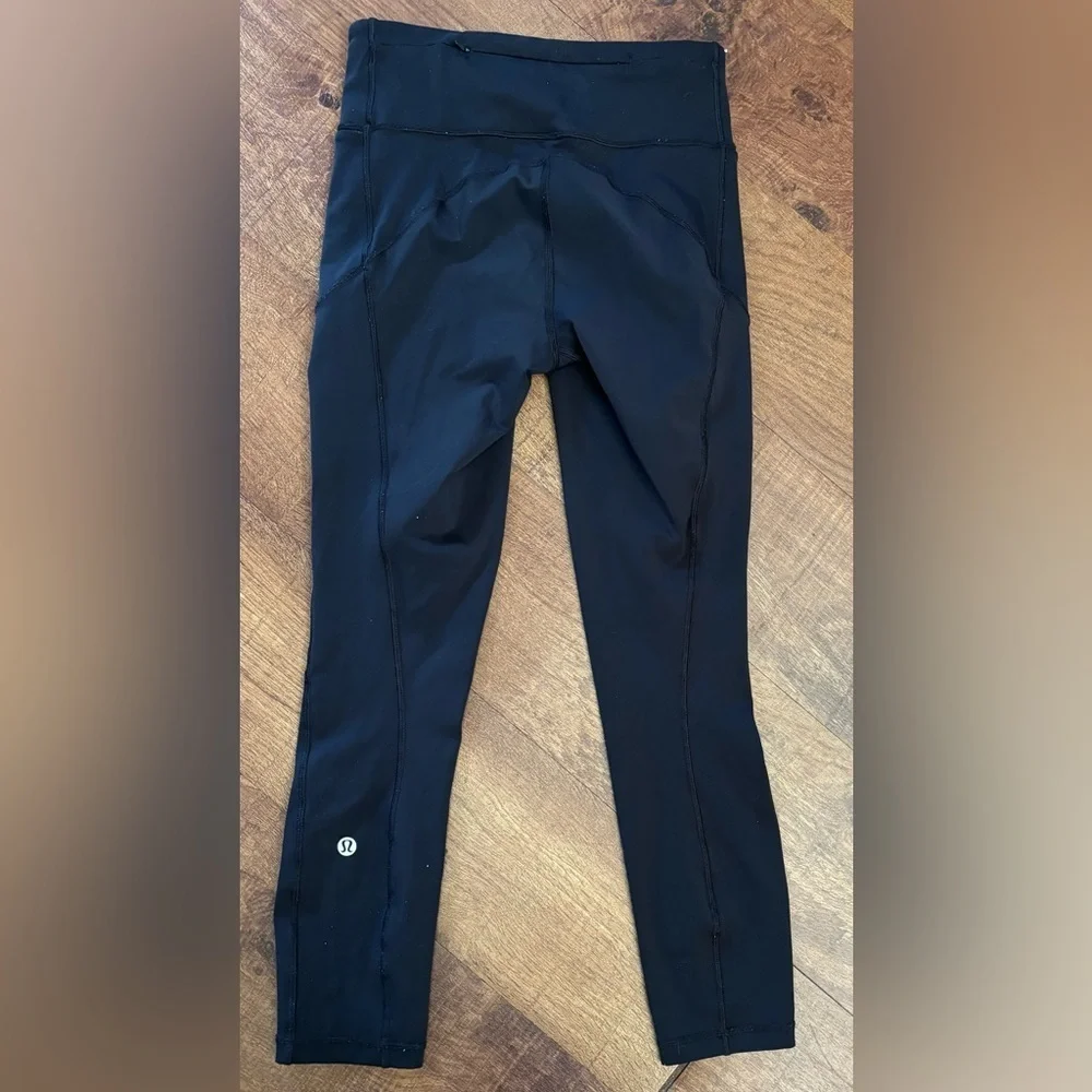 Lululemon cropped activewear leggings Sz 4 black pockets